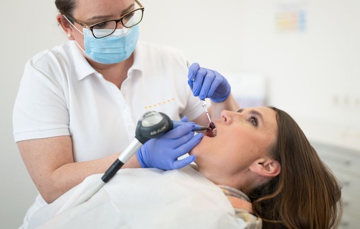 Zahnprophylaxe bei der Zahnarztpraxis Dr. Jaensch in München